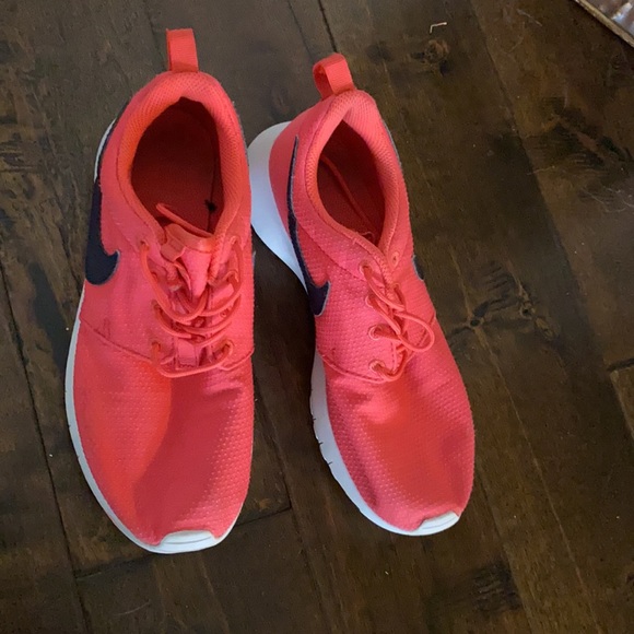 5Y girls pink Roshe run shoes - Picture 3 of 5